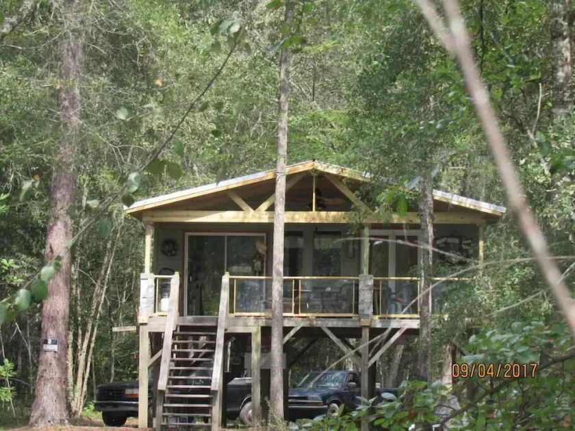 Kabine auf dem Canoochee-Fluss in Claxton, GA - Image 1