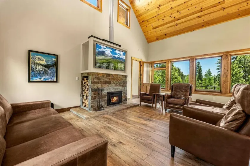 Ultra Green Modern Mountain Home - Image 1