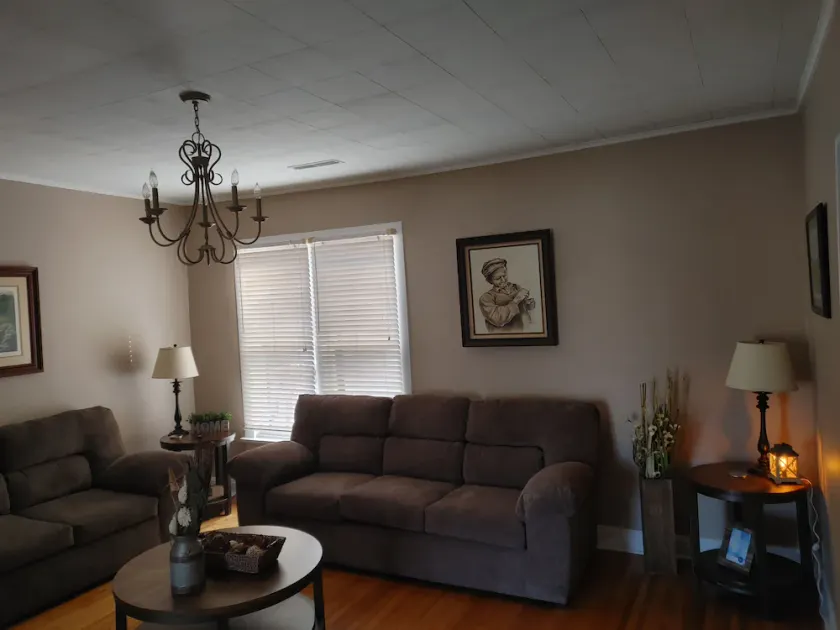 White House Lodge-Upper 2 Bedroom-Parkview - Image 1