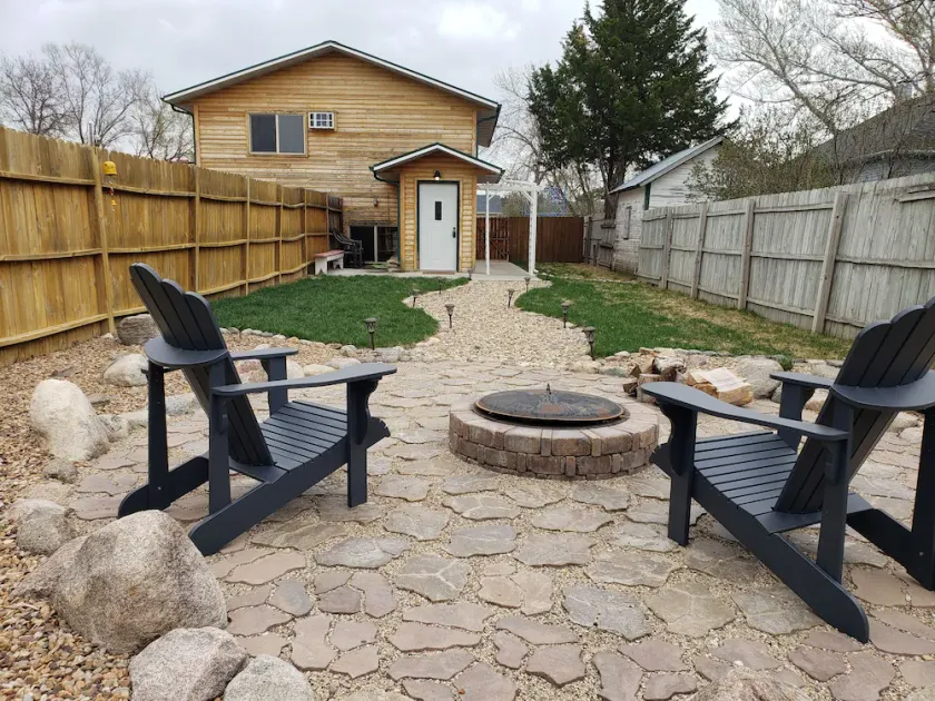 1 bdrm, duplex, pup friendly, fenced in yard, a perfect getaway! - Image 1