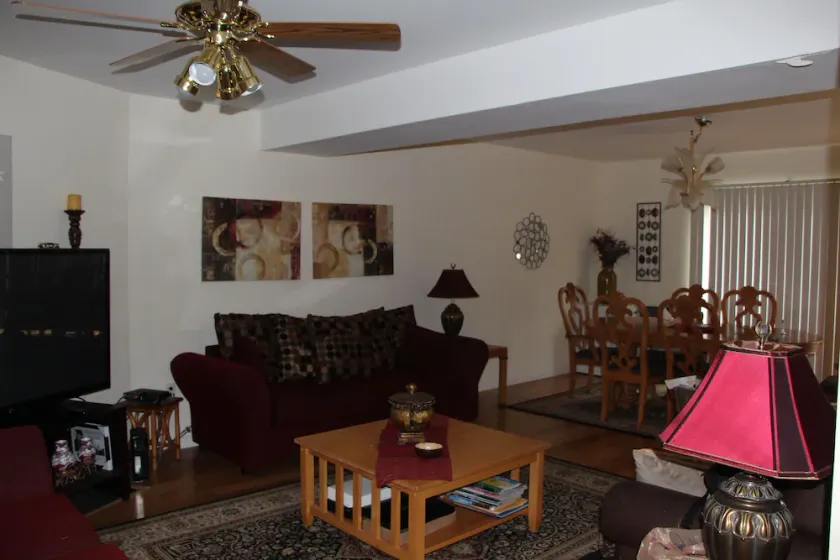 3 Schlafzimmer Lake Front Haus in der Nähe von Down Town & UVA - Image 1