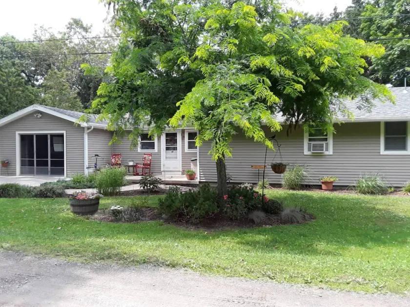 Waterfront Waterport Cottage<br>Fishing at the Dam - Image 1