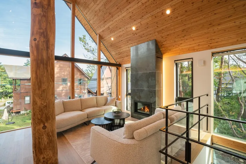 ECHOWOODS - Gorgeous 4-bed, 4-bath Brand New Home with Large Japanese Bath, Fireplace inside Echoland - Image 1