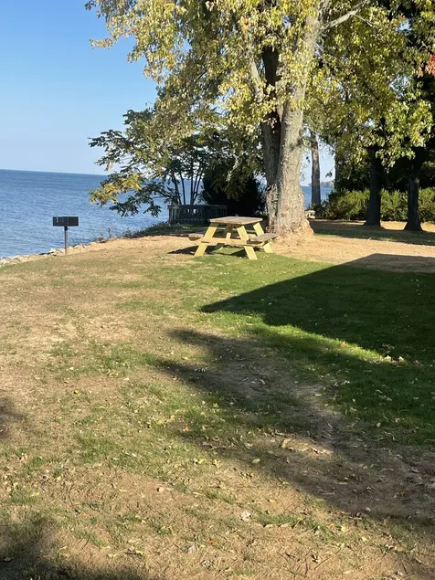 Warm and Cozy Home on Lake Ontario - Image 1