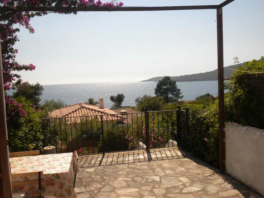 Dans Résidence Arborée, 100m des Plages , Villa Mitoyenne vue mer - Image 1
