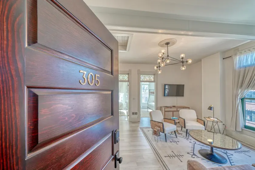 Historic Palace Hotel Suite 305 - Image 1
