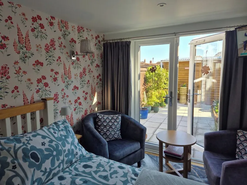 Flower Garden Studio in Sheringham-Cycle friendly - Image 1