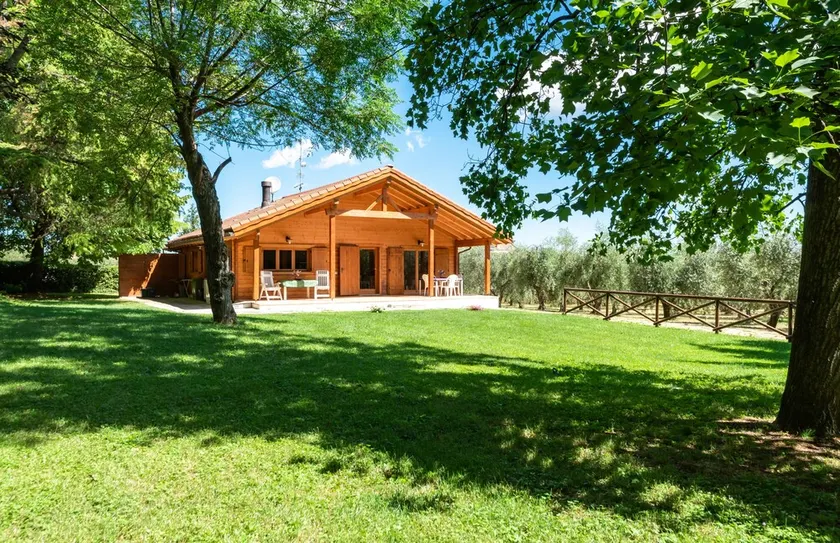 Villa avec grand jardin et piscine - Image 1
