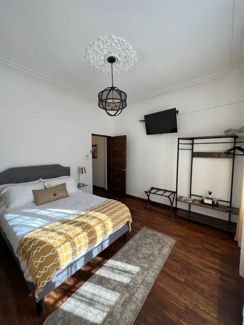 Comfortable room in boutique Hotel Villa Reyna in historic house built in 1900!! - Image 1