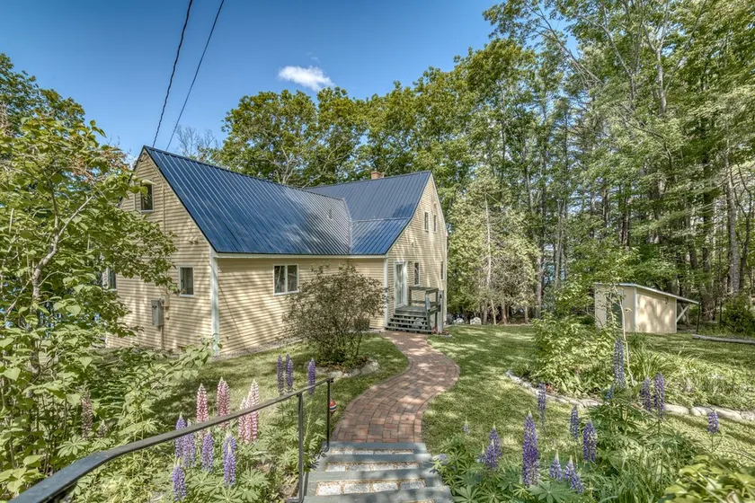 Discounted for Spring Lovely Waterfront Home in MidCoast Maine - Image 1