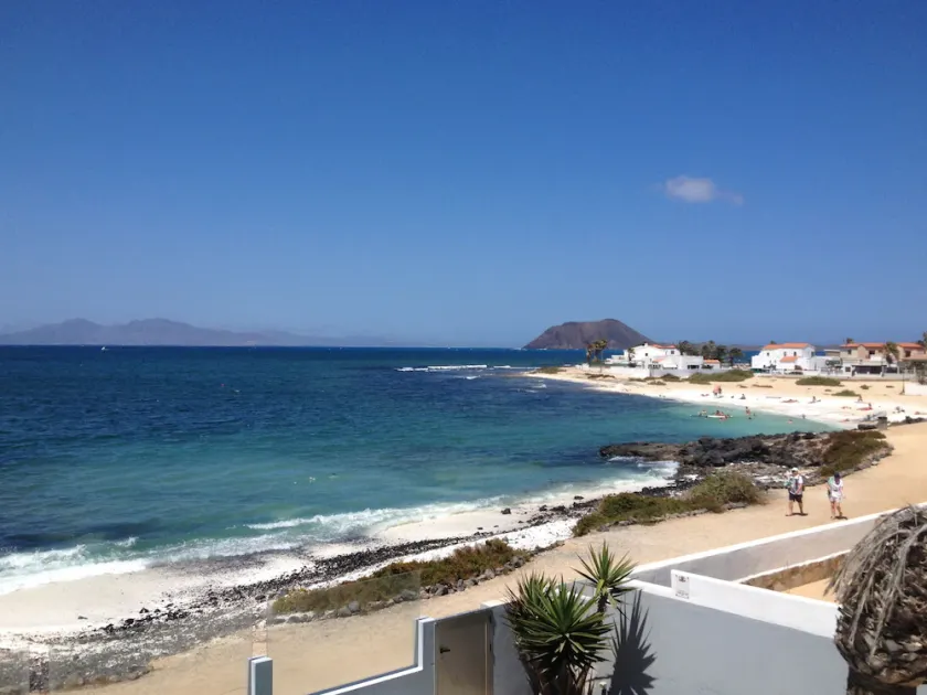 Eksklusiv villa ved strandpromenaden med Wifi og udsigt over Lobos og Lanzarote - Image 1