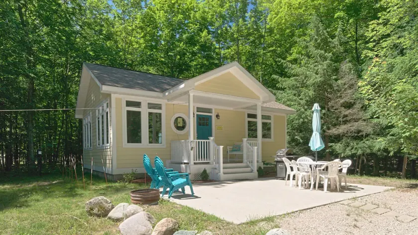 Traverse City Area !! Serenity Woods Cottage ved Birch Point, Honor MI - Image 1