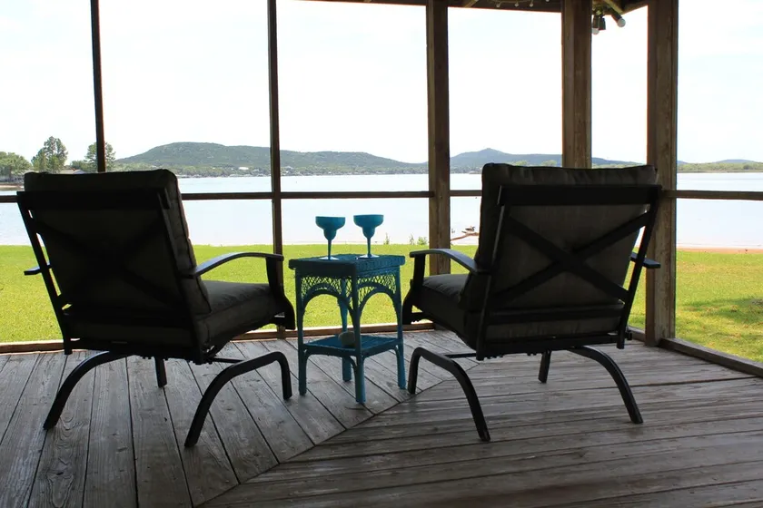 Gorgeous views! Renovated waterfront. Cozy retreat. Super clean! - Image 1