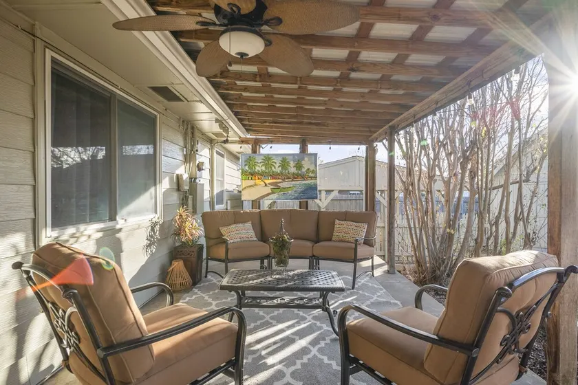 Cozy home with great back patio, and only 1 mile from the Expo Square! - Image 1