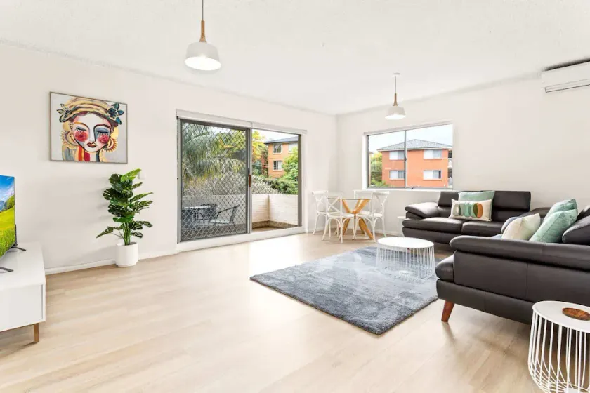 Stylish & Spacious 2BR Stay with Balcony Near Macquarie Centre - Image 1