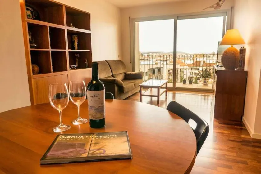 Apartamento con terraza y parking privado, Girona - Image 1