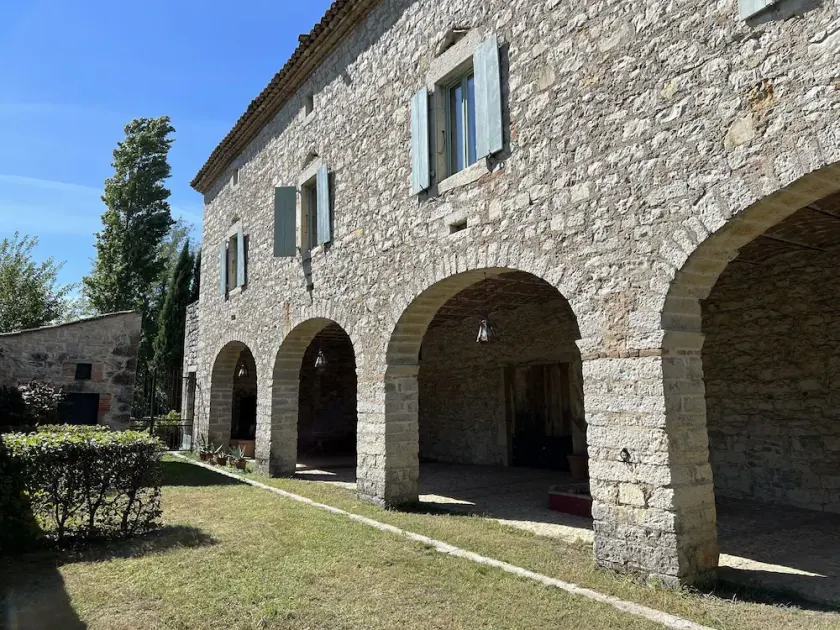 Le Mas de Jalès: A blend of traditional stonework and contemporary art - Image 1