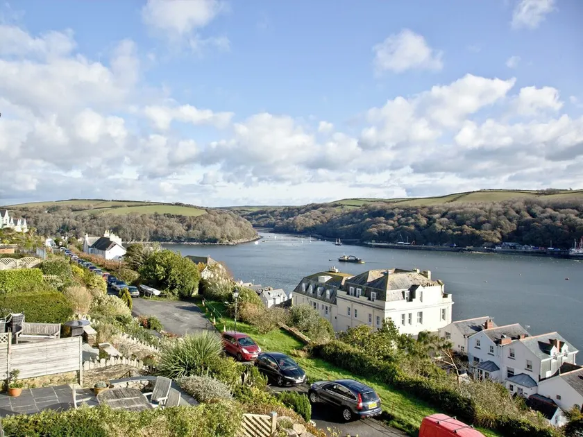 4 bedroom accommodation in Fowey - Image 1
