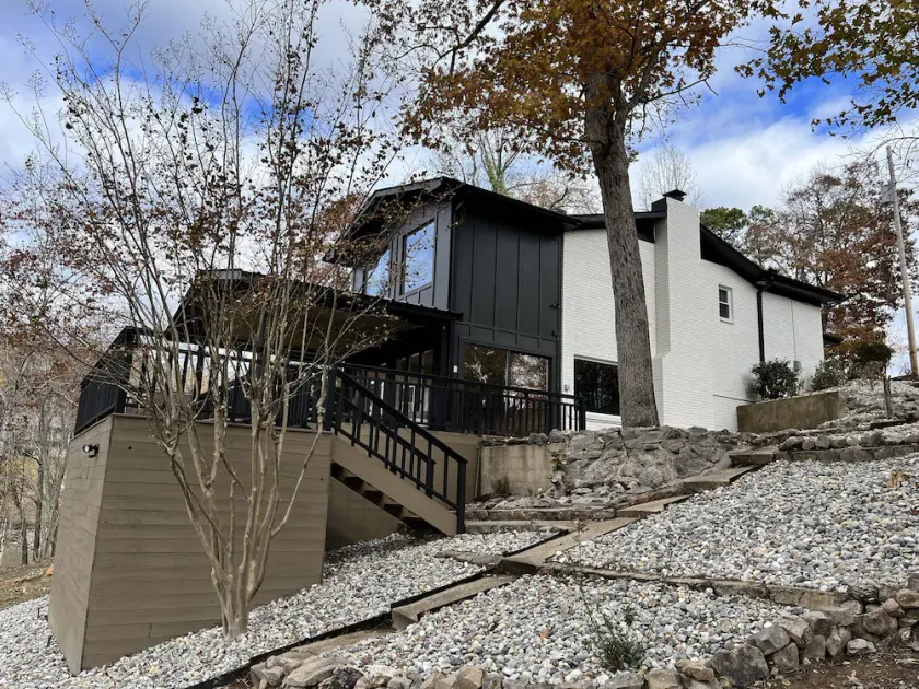 *New 3BR/2BA* ~ 200 ft Lake Frontage ~ Lakehaven - Image 1