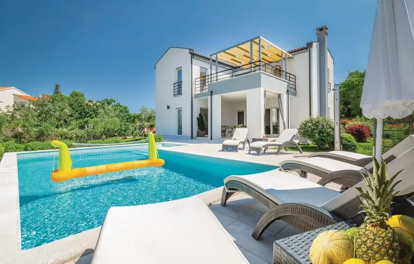 Luxurious Home In Stinjan - Image 1