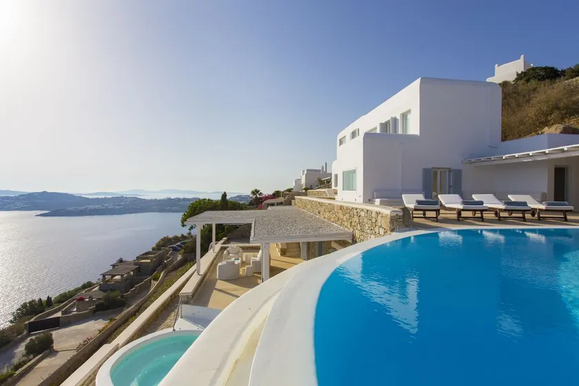 Luxorious Villa on Prestigious Location,Spacious Pool Area,Jacuzzi,Close 2 Beach - Image 1