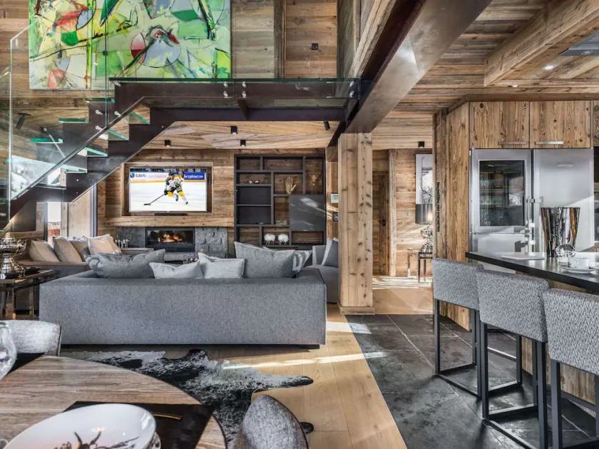 Chalet de luxe avec jacuzzi, salle cinéma et piscine au centre de Megève - Image 1