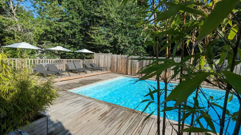 Castelwood: fully equipped wooden cottages with a pool in the Dordogne. - Image 1