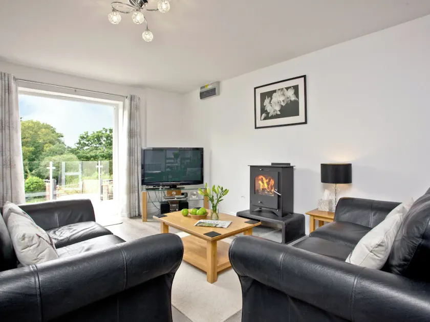 2 bedroom accommodation in Whitegate, near Chard - Image 1