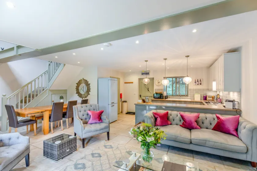 Frith Cottage  - stunning location, heated indoor pool, sleeps 8/9 - Image 1