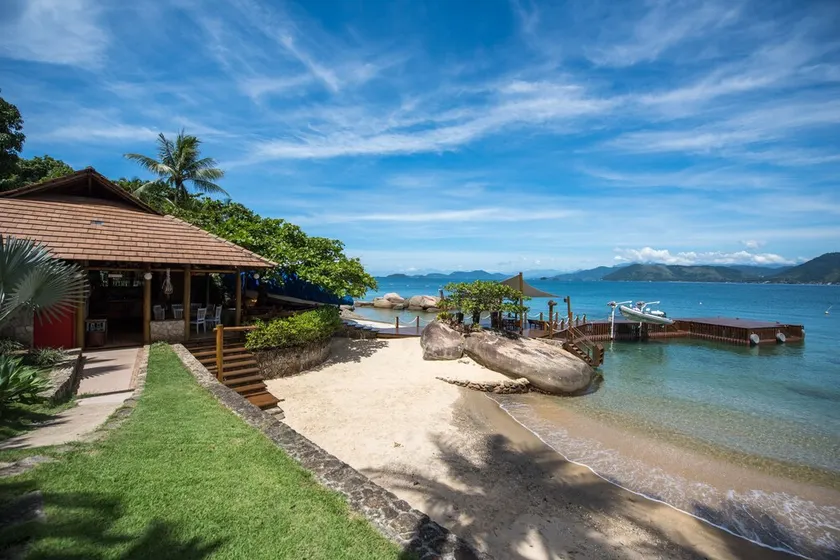 East Point. Spectacular beachfront house for 24 people. Private beach. - Image 1