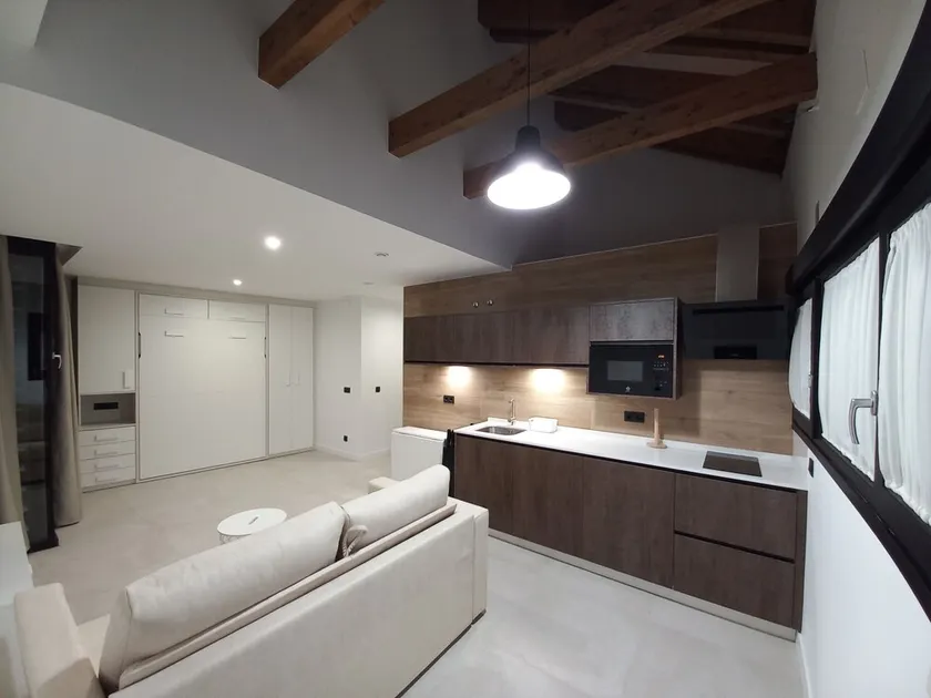 Apartamento Tipo Loft en el Centro de la Población - Image 1