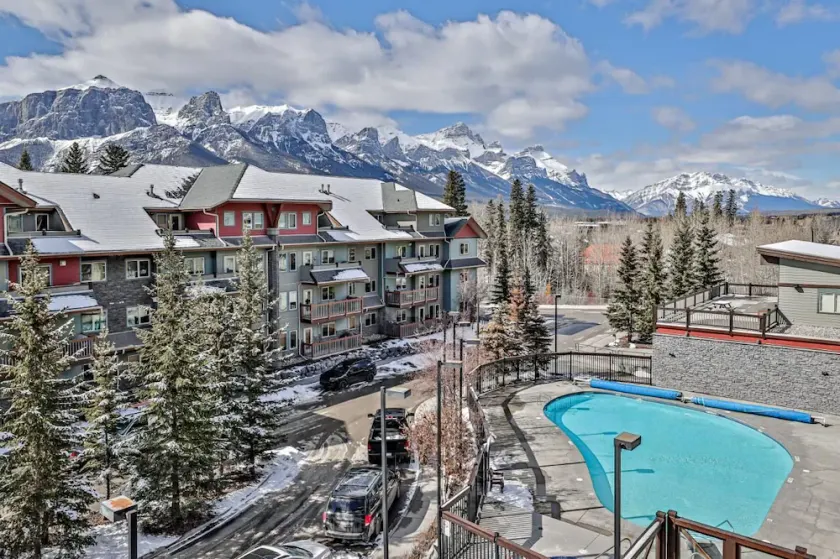 Close To It All! Rocky Mountain 2BR Loft Penthouse - Resort w Pool & 3 Hot Tubs! - Image 1
