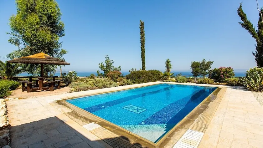 Attraente Villa, A / C, piscina privata, magnifica vista sul mare con vista sulla baia di Chrysochou -FREE Car Hire - Image 1