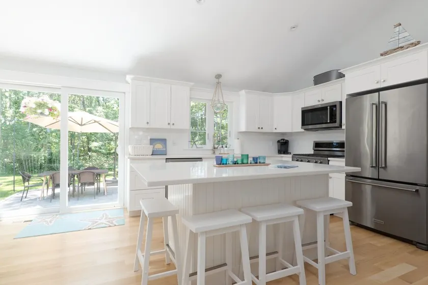 Now booking Summer 2026! Walk to Great Pond, Playground, Central AC. - Image 1