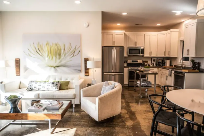 Suite at Gathering Barn by Buffalo Mtn Getaway - Image 1