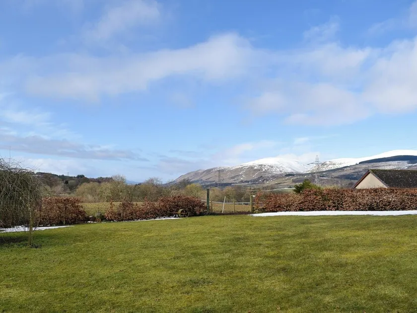 2 bedroom accommodation in Kinross - Image 1