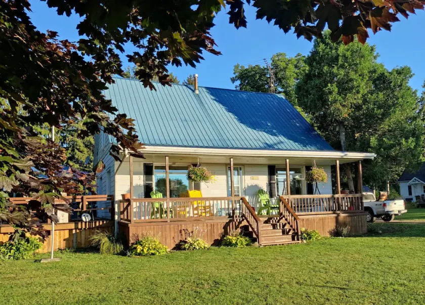 Antrim Cottage, Lake Erie: The essence of a house is the friends who frequent it - Image 1