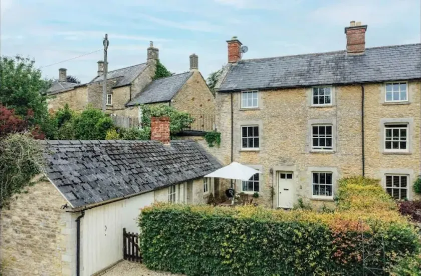 Buttercup Cottage in the heart of the Cotswolds - Image 1