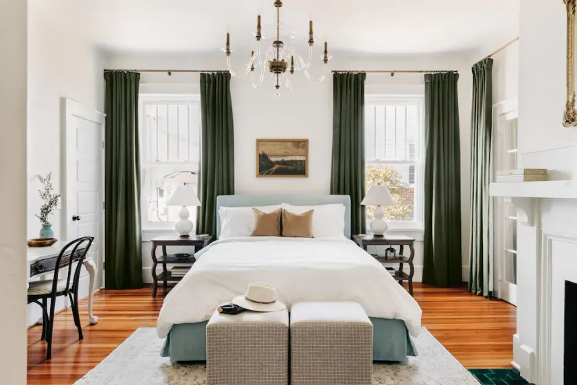 Designer Retreat in Quaint Historic District w Front Porch Dining under the oaks - Image 1