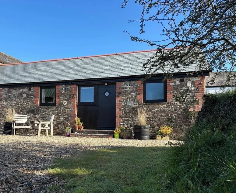 Cosy rural barn retreat for couples near stunning Cornish coast - Image 1