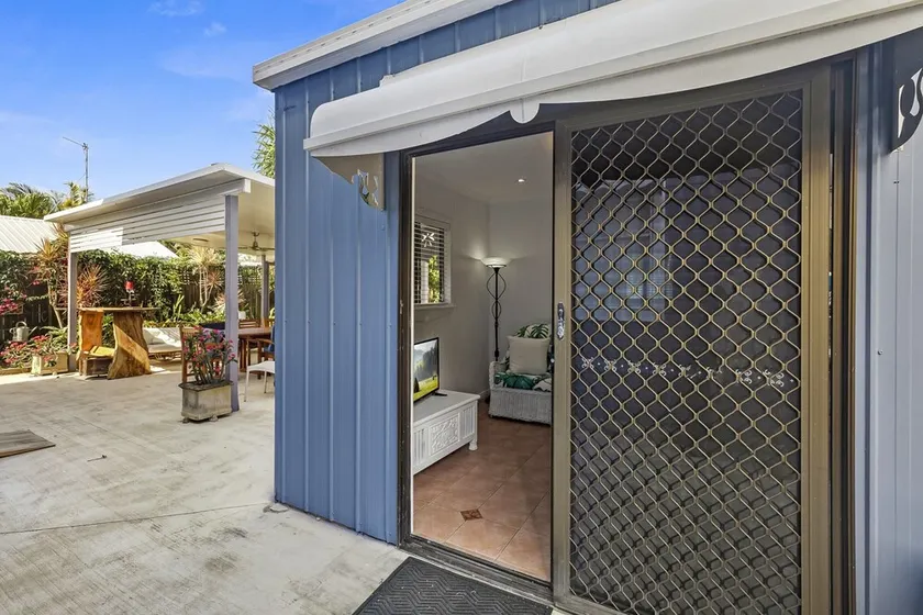 The Little Blue Shack - Marcoola Granny Flat - Image 1