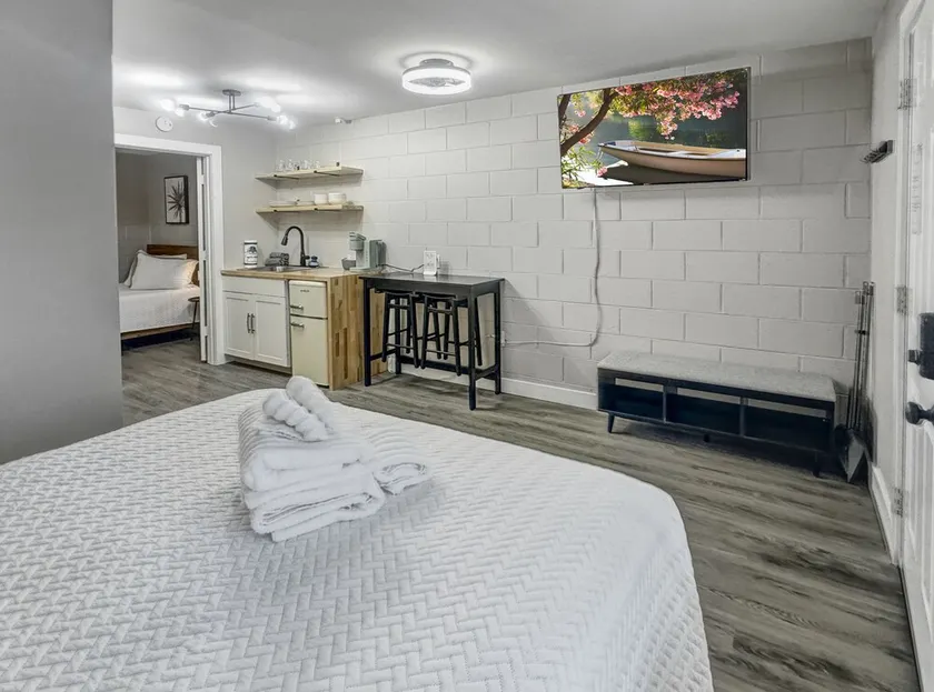 Comfort Suite ,Hotel Room - 2 Pools, Near Beach/Boardwalk, No Pets Allowed - Image 1