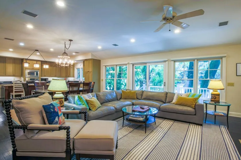 10 Min Walk to Beach; Dog Friendly, One Level Home w Golf Course Views - Image 1