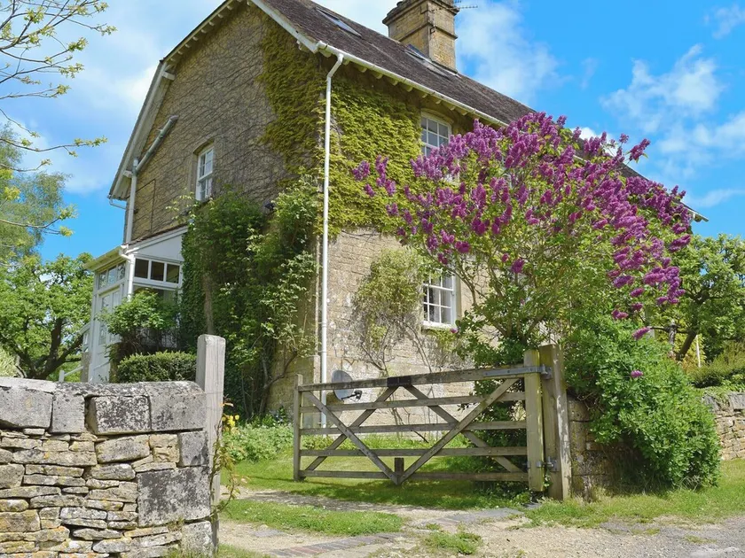3 bedroom accommodation in Church Enstone, near Chipping Norton - Image 1