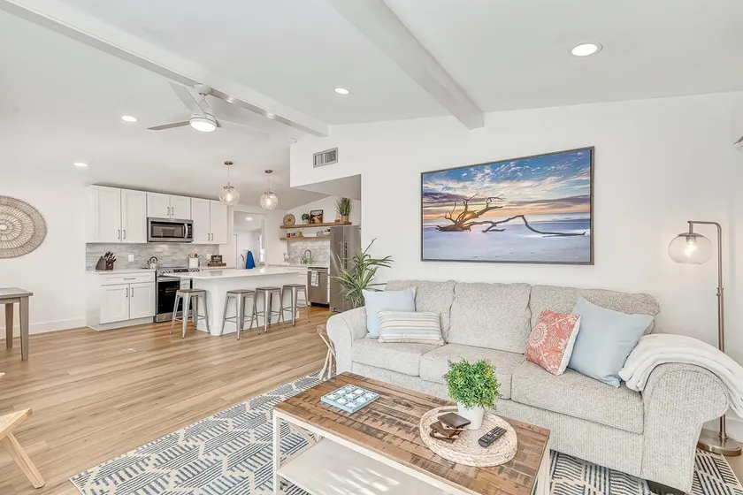 Stunning Waterview! Beach and Downtown only 10min away. Boat ramp 1/4 mile away. - Image 1