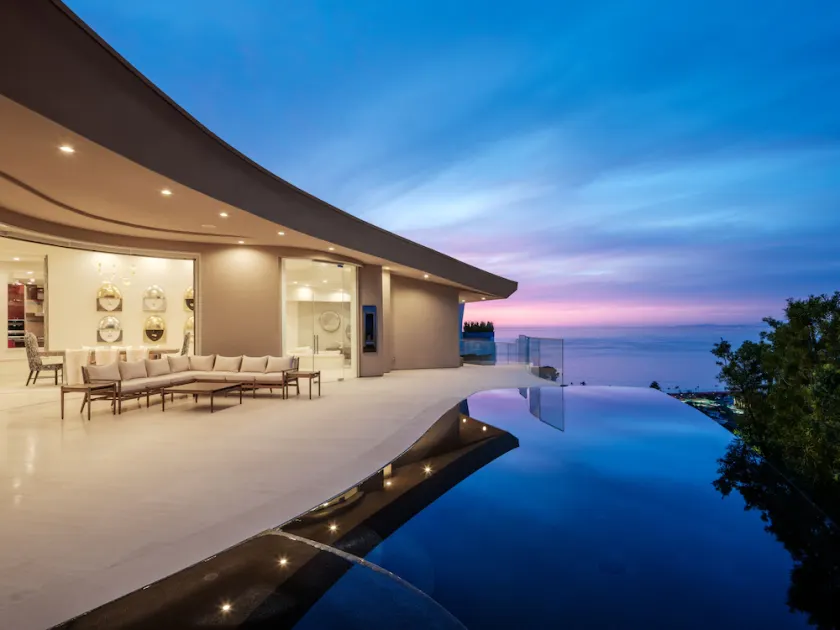 La Jolla villa with 5 bedrooms, private pool, hot tub, and ocean views. - Image 1