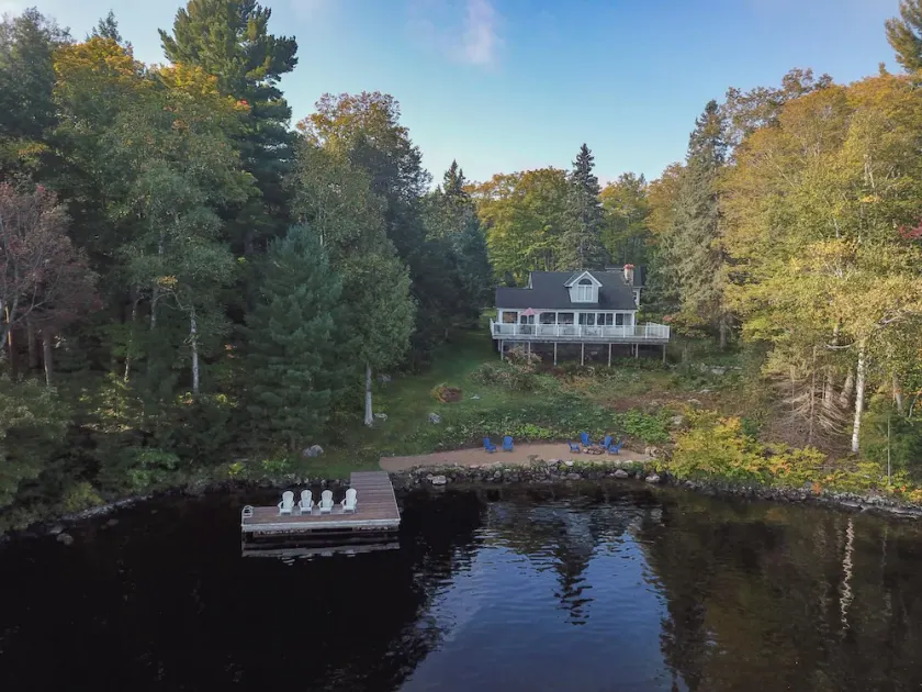 Charming, 4 Bed, 2 Bath! Muskoka Room! Beaumaris! Incredible Views! - Image 1