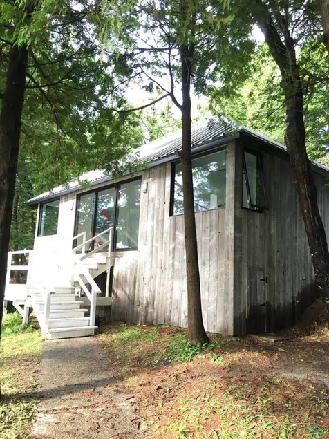 Recién renovado, modernizado, Water's Edge Cottage. - Image 1