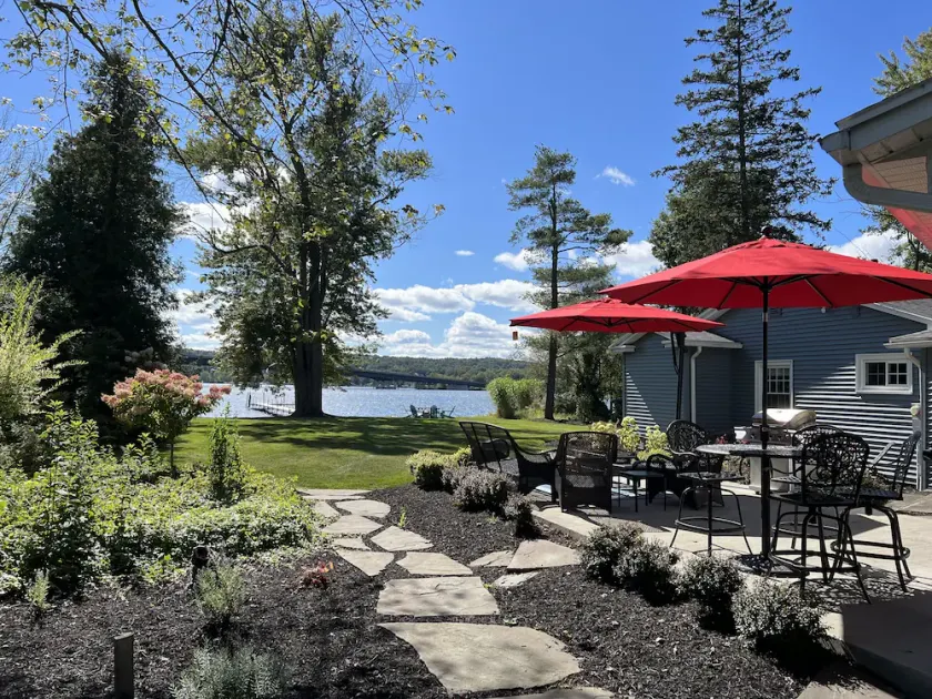 Secluded Chautauqua Lake House, private dock & beach, short stroll to town! - Image 1