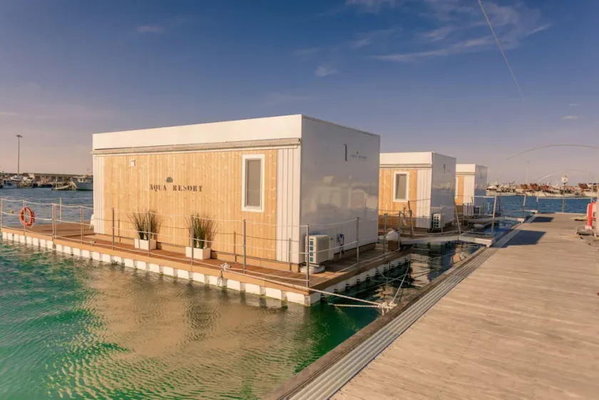 AQUA RESORT GIULIANOVA - Houseboat Experience - Image 1